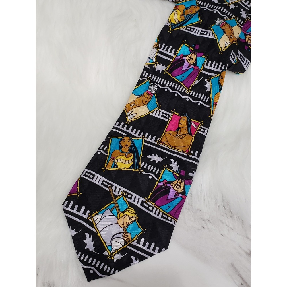 VINTAGE 100% SILK HAND MADE KOREA DISNEY'S POCAHONTAS REPEATING NECKTIE 90s tie